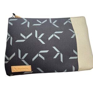 Koskela Gray & Beige Travel Pouch With Qantas Accessories 8o